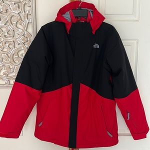 The North Face Big Boys Red/Black 3 in 1 Waterproof Jacket Size 18-20 XL.